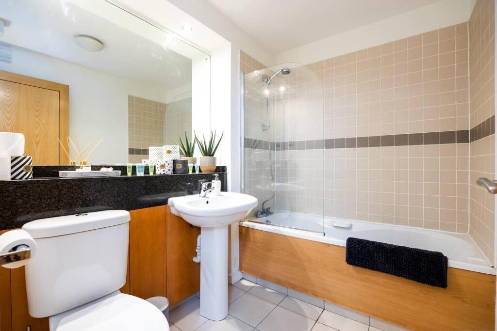Lovely 2 Bedroom Apartment With Balcony Dublín Exterior foto