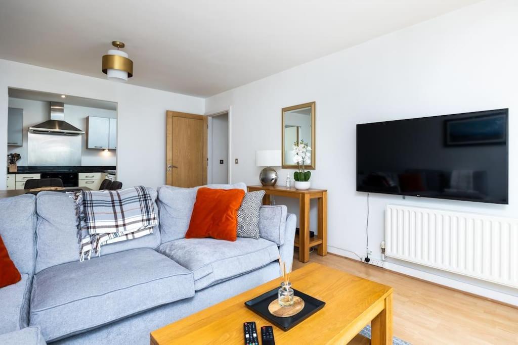 Lovely 2 Bedroom Apartment With Balcony Dublín Exterior foto