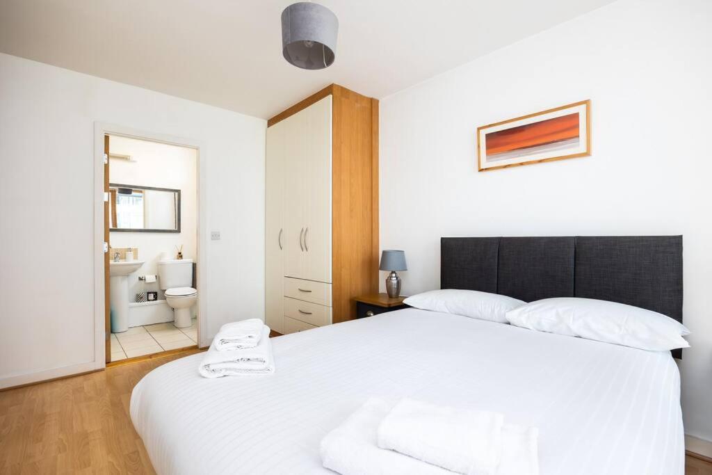 Lovely 2 Bedroom Apartment With Balcony Dublín Exterior foto